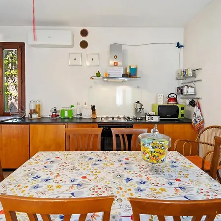 Casa Indipendente Con Giardino *