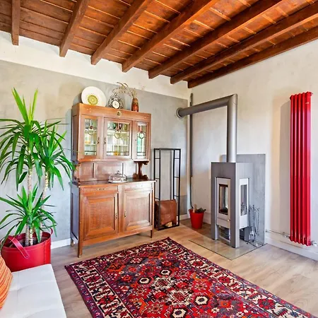 Casa Indipendente Con Giardino *